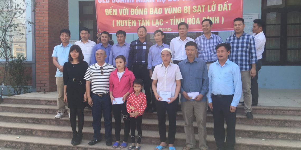 CLB Doanh nhân họ Bùi tỉnh Vĩnh Phúc hỗ trợ bà con họ Bùi bị sạt lở do mưa lũ tại Tân Lạc – Hòa Bình